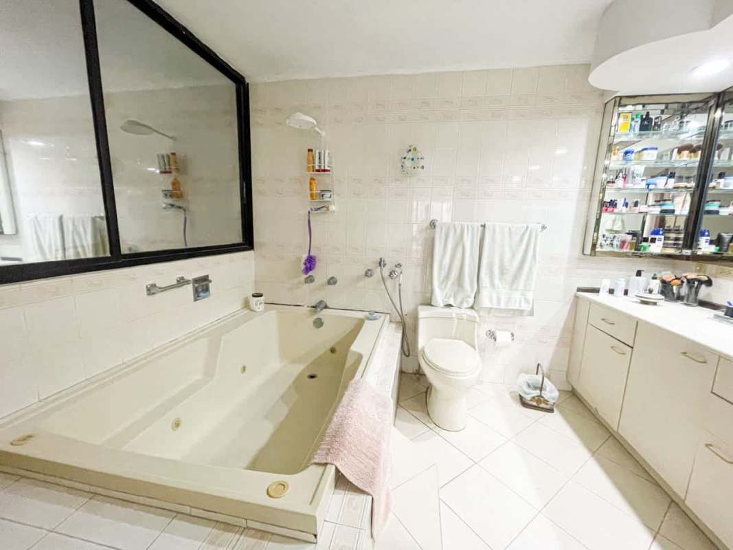 Large open living/dining with panoramic city and sea views Punta Paitilla Panama