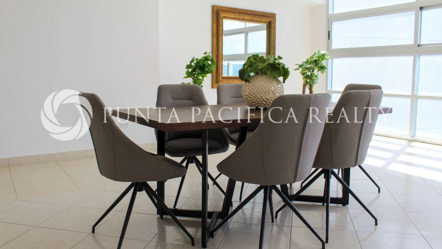 Private balcony with panoramic view of Pacific Ocean in PH Waters on the Bay Panama