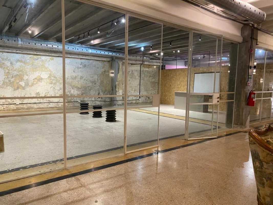 Flexible 15m2 retail or gallery rental in Edificio Heurtematte Casco Viejo