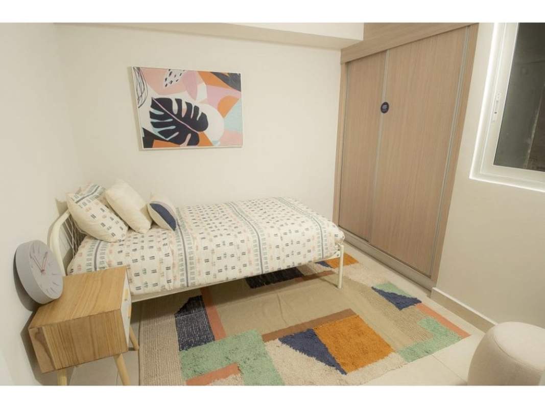 Bedroom with sliding closet neutral decor PH Panama Viejo Tower 7 Chanis Panama