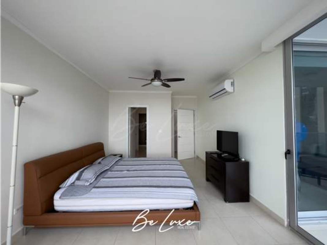 Fully equipped open kitchen with granite countertops, stainless steel appliances in PH Waters On The Bay on Avenida Balboa