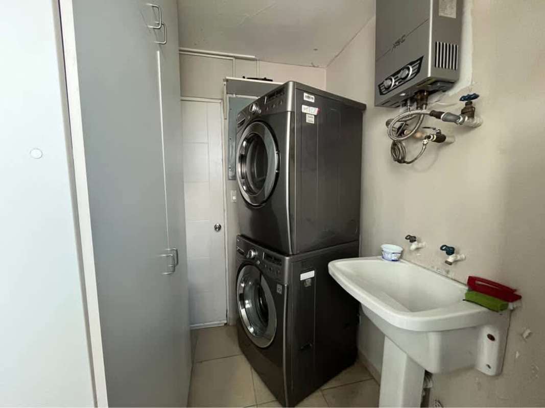 Laundry area equipped with washer dryer in PH Dalí El Cangrejo Panama City