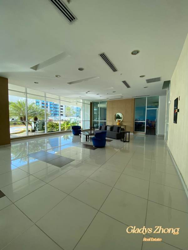 Swimming pool area with jacuzzi, lounge chairs PH King's Park Condado del Rey Panama