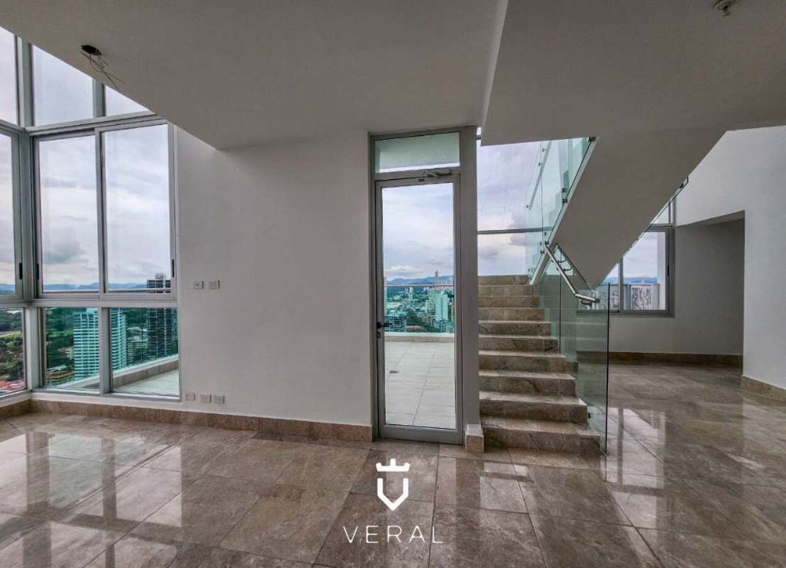 Spacious kitchen in loft with marble floors, luxury cabinetry, PH Costanera Bella Vista Panama