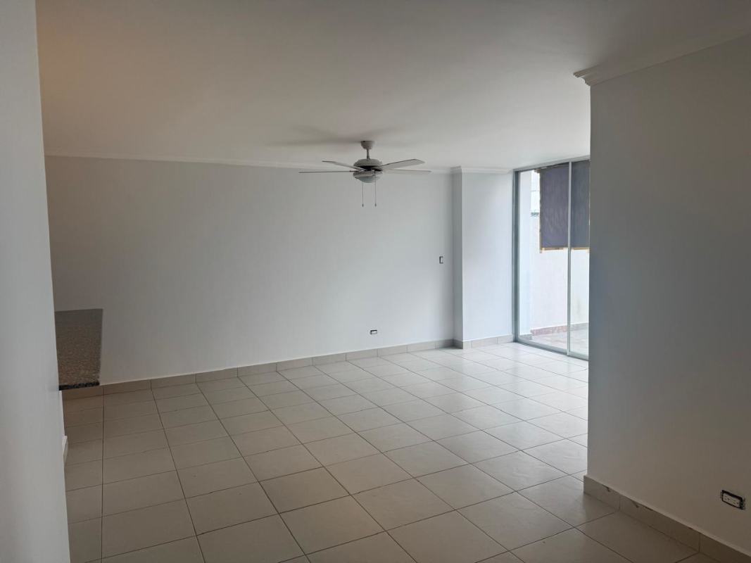 Private terrace balcony overlooking city skyline PH Metro Tower 12 de Octubre Panama