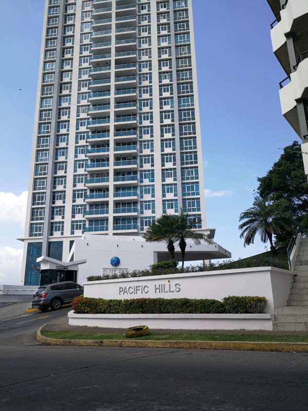 Elegant contemporary lobby double height with marble floors and luxury lounge furniture PH Elite 500 Pacific Hills Panama