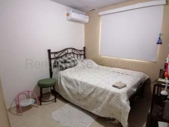 Compact bedroom with sliding closet and air conditioning in rental house Panama Oeste