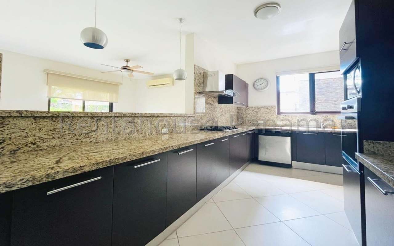 Luxury 2BR Apartment Embassy Club Clayton w/Balcony & Amenities