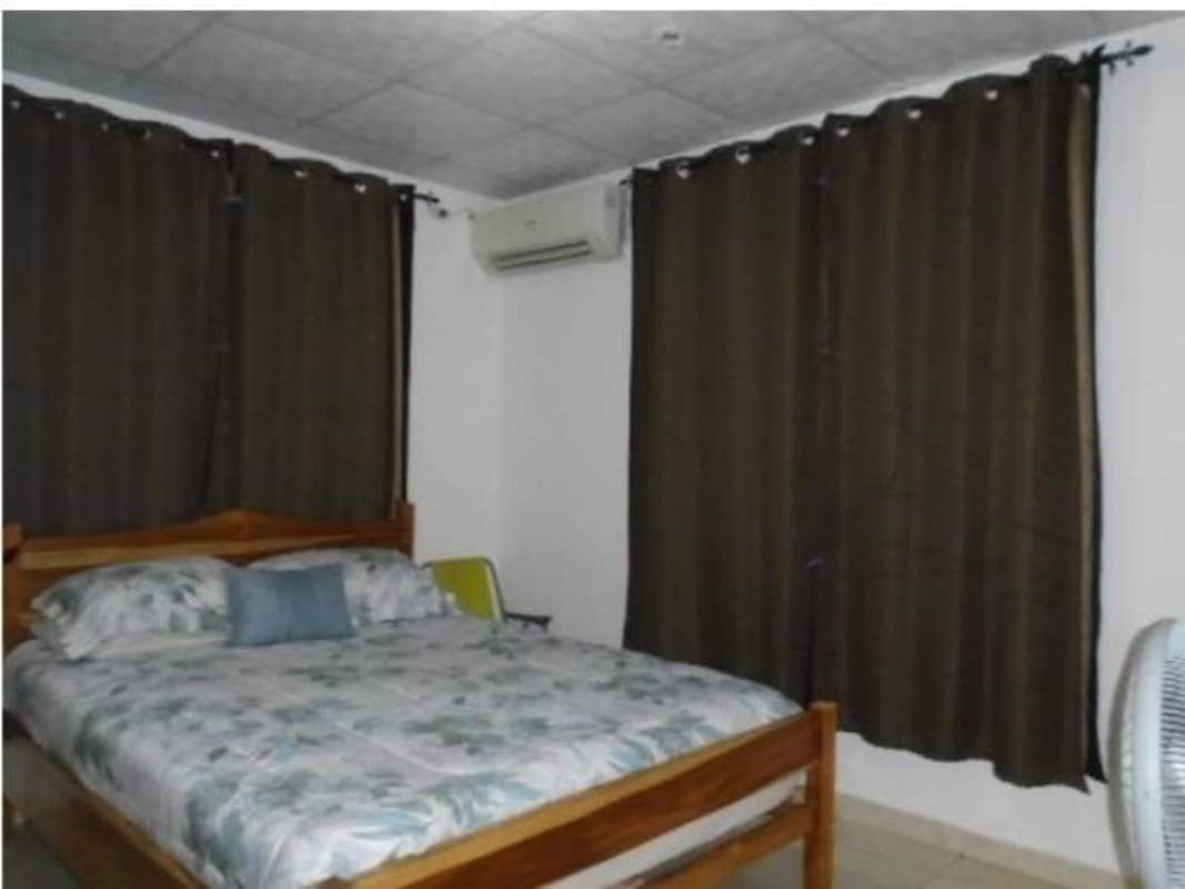Bedroom with AC, floral bedding, dark curtains Villa Verona Panama City
