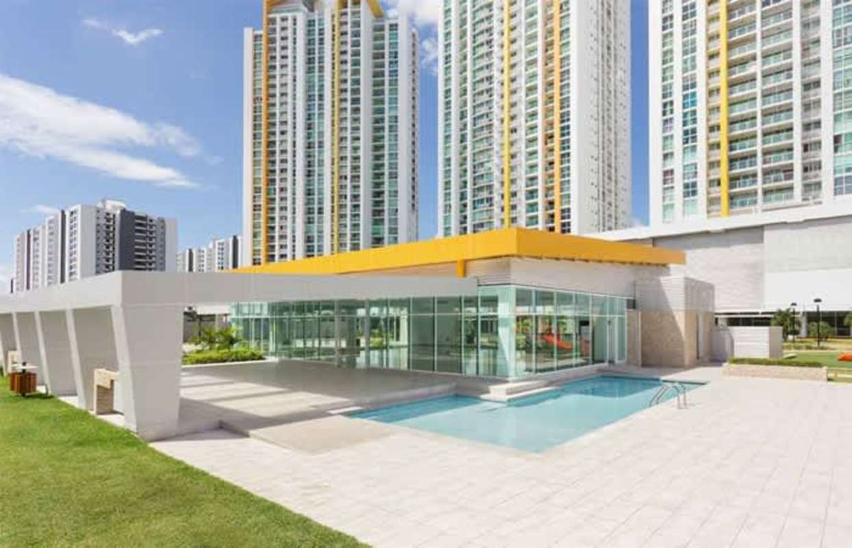 High-rise towers with swimming pool and green areas PH Condado Country Club Condado del Rey Panama