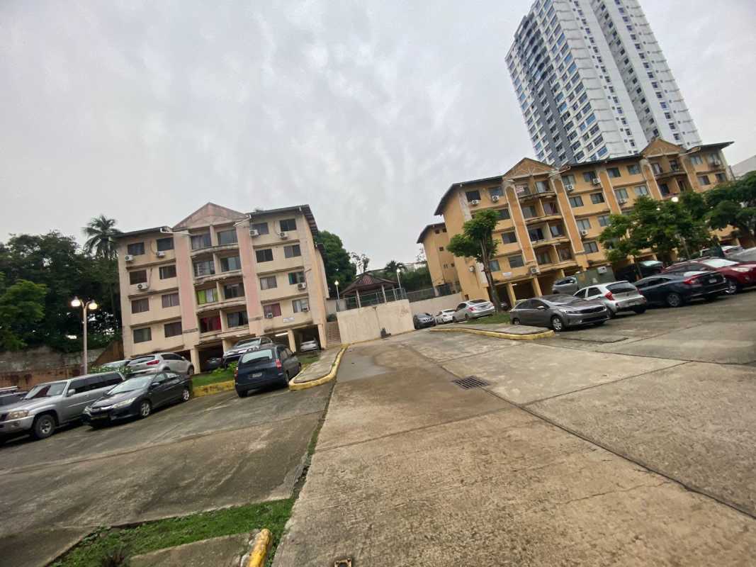 Small kitchen with cabinets and stove in 12 de Octubre condo Panama City