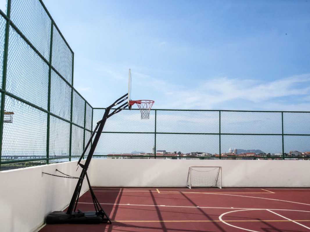 Infinity swimming pool with city and ocean views on rooftop of PH Bay View Panama