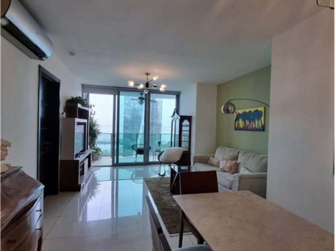 Indoor squash court luxury amenities PH Allure Bella Vista Panama