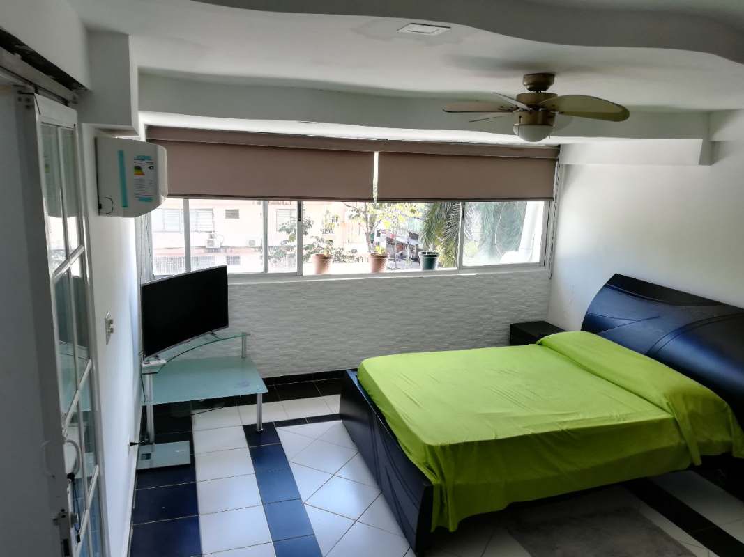 Master bedroom with AC, neutral tones, large windows PH Cristal Park Via Argentina