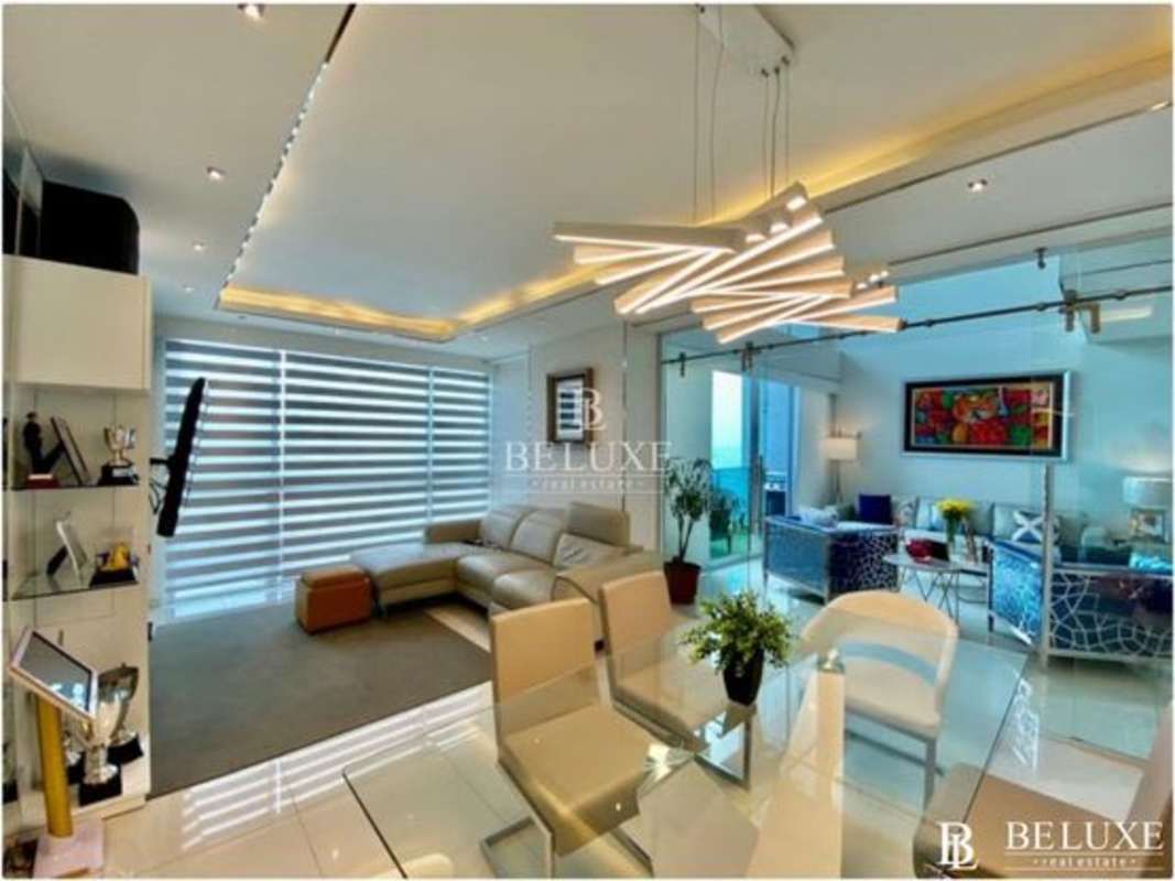 Contemporary kitchen with island cooktop, stainless steel appliances, PH Icon Tower Panama