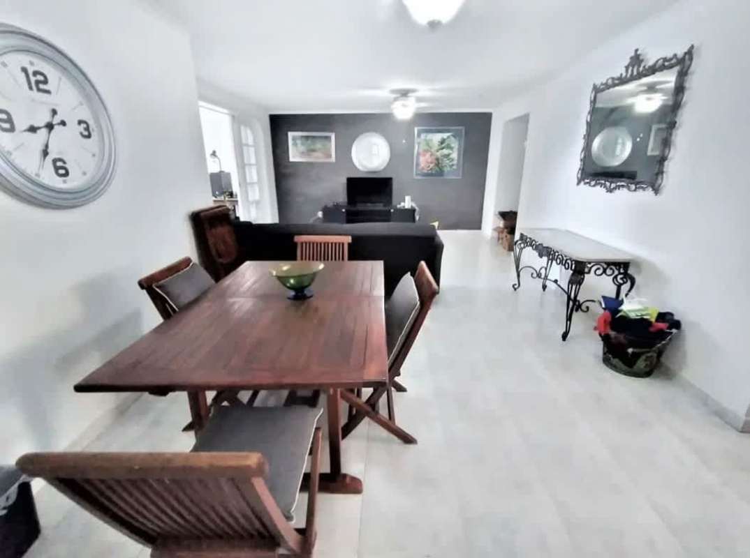 Master bedroom with ocean views, ensuite bath, walk-in closet, furnished apartment PH Perla del Pacífico