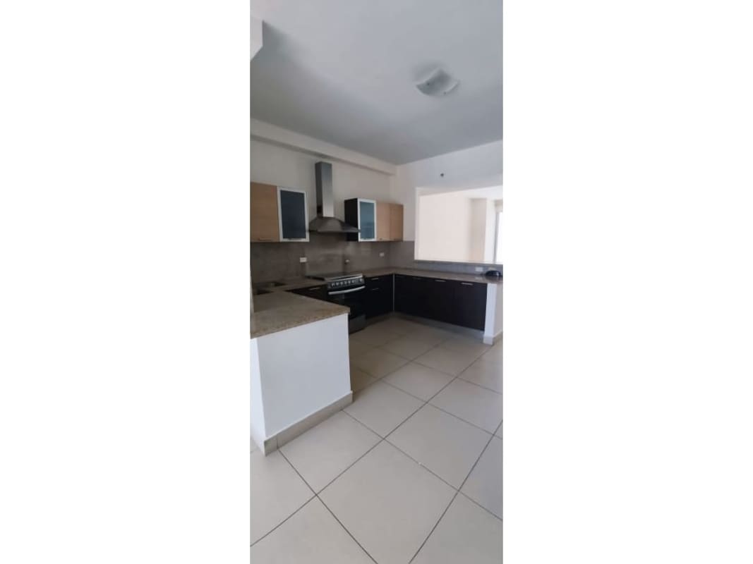 Second bedroom with large closet windows and natural light PH Dupont Panama