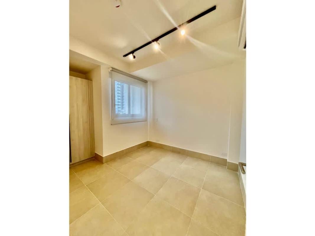 Bright living room with large windows, balcony access and modern furnishings at PH Ocean House Panama