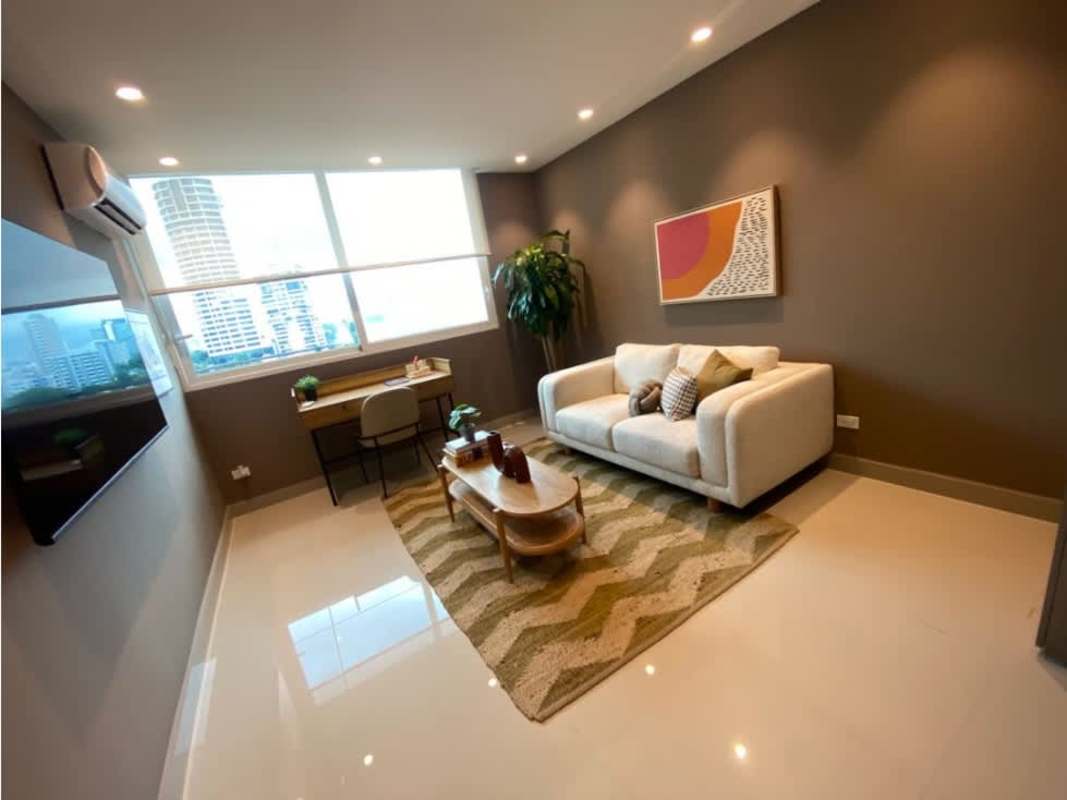 Main bedroom built-in closet ceramic tiles bright window PH Cosmopolitan Panama City