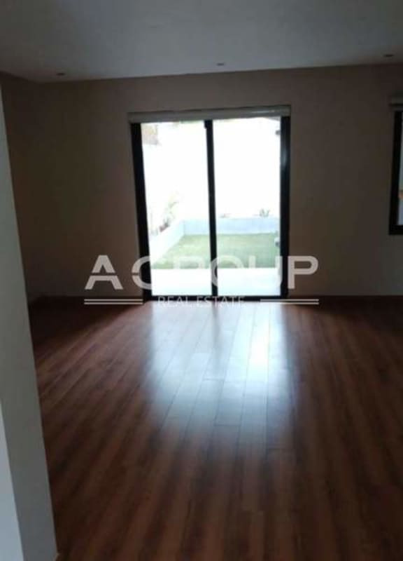 Modern kitchen with granite countertops and stainless appliances PH Versalles I Juan Díaz