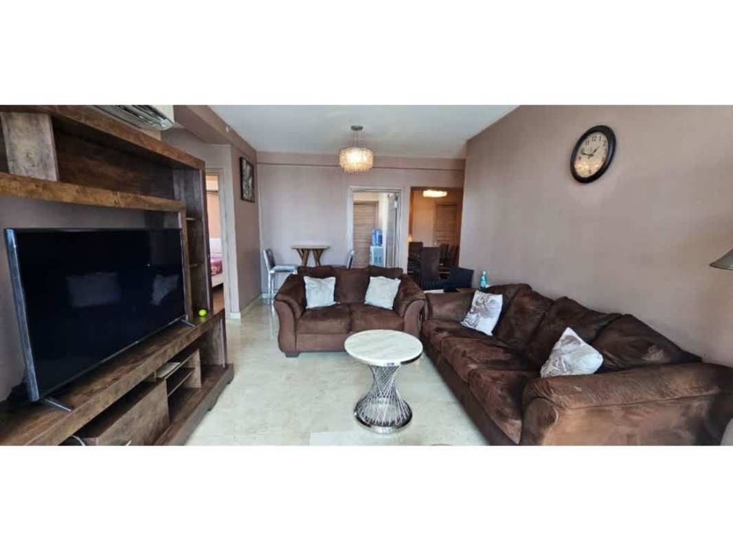 Modern kitchen with granite countertop, refrigerator, gas stove, overhead cabinets PH Dinasty Towers Bella Vista Panama