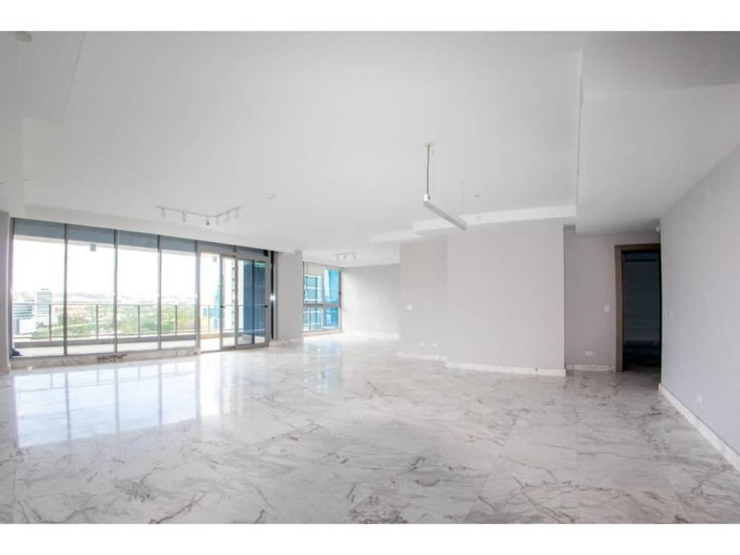 Spacious modern bedroom with large window, built-in closet, AC in PH Regalia Panama