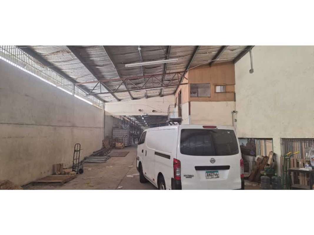 Open warehouse space with mezzanine office and high metal roof in La Locería Betania Panama