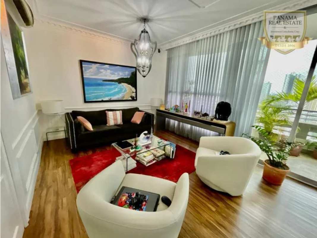 Secondary bedroom with AC, closets, wood floor in PH Luxor El Cangrejo Panama