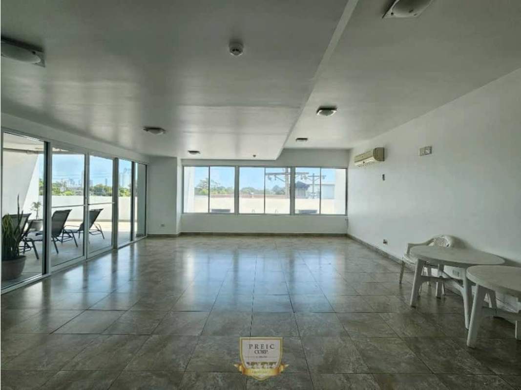 Spacious social lounge with natural light and terrace access PH Prisma Panama