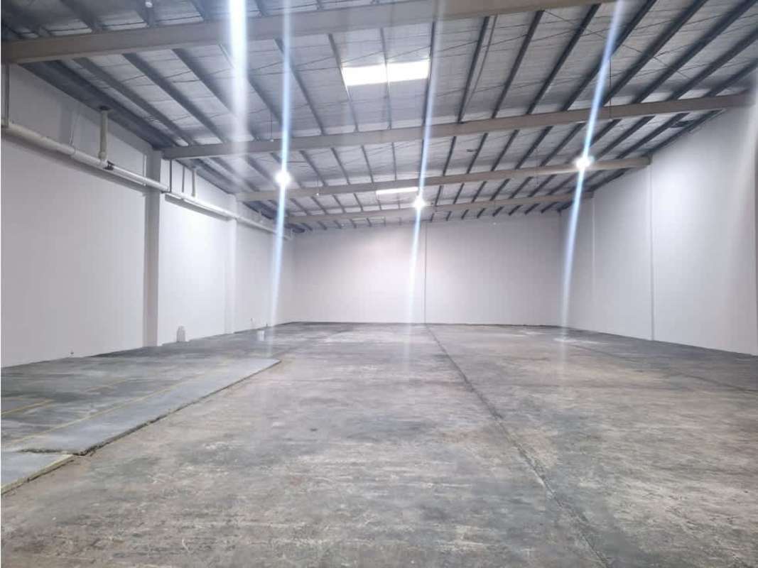 Large industrial warehouse with skylights and open space in Costa del Este Business zone Panama