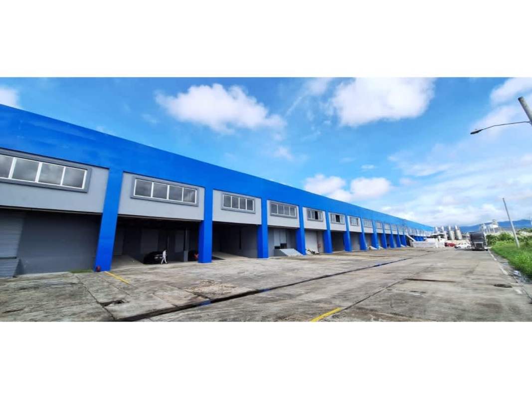 Truck loading bays ramps exterior industrial warehouse Parque Las Americas Pacora