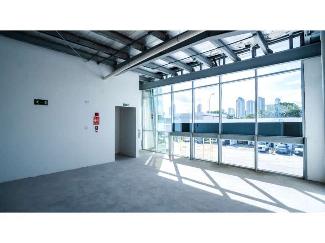 Industrial style open warehouse with concrete floors and exposed ceiling in Panama Business Center