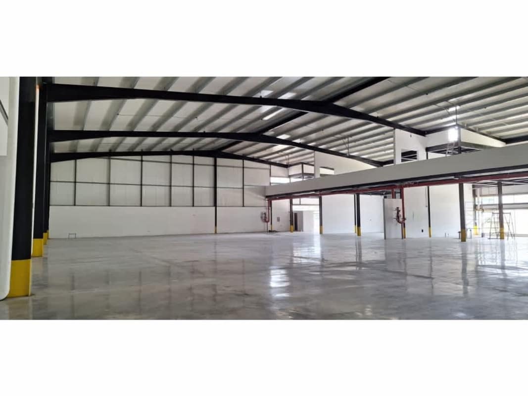 Secure warehouse property with ample access and gated complex in Juan Díaz Panama