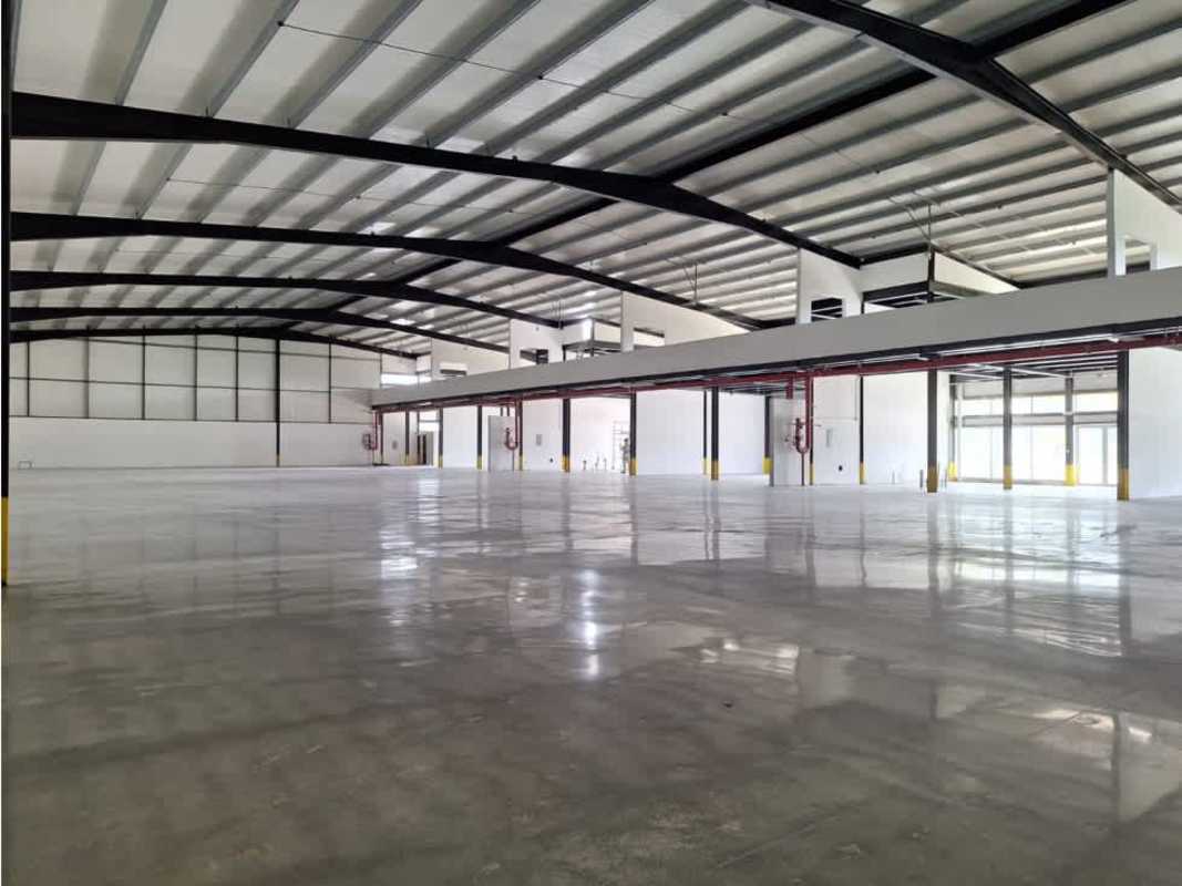 Spacious clear open warehouse area with concrete floors industrial park Juan Díaz Panama