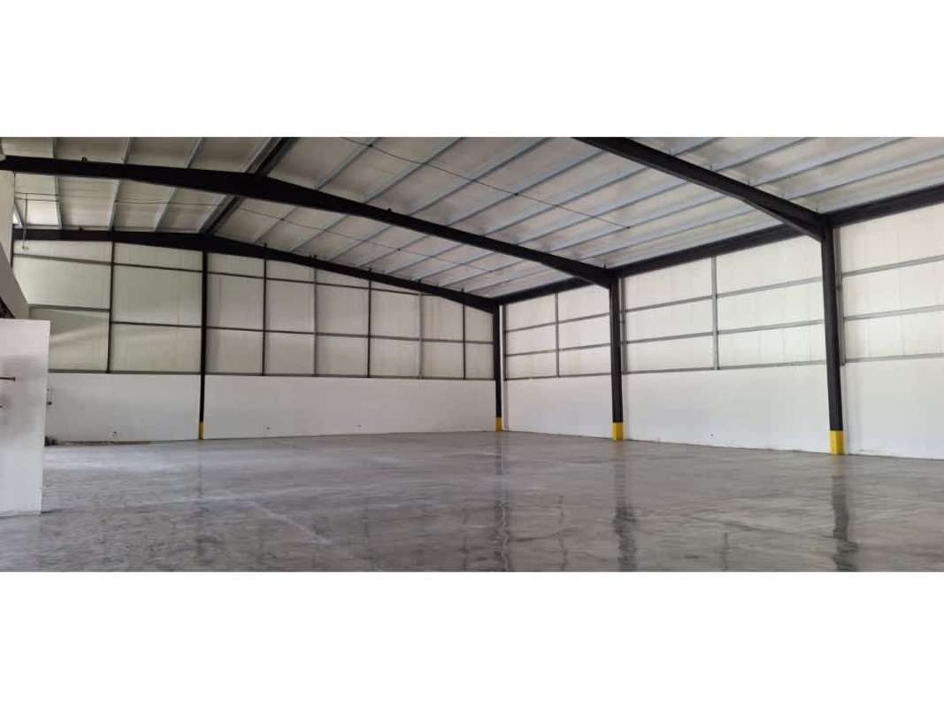 Warehouse with vaulted high ceilings and mezzanine ready for office build Juan Díaz Panama