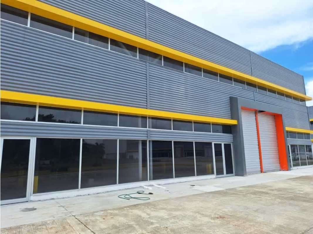 Modern industrial warehouse facade with metal siding and large loading bay Juan Díaz Panama