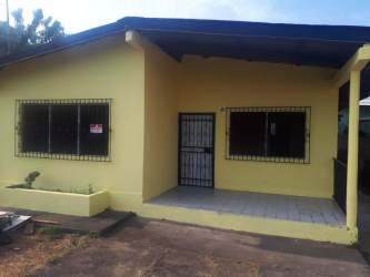 Small side yard with garden bed porch yellow bungalow for rent in La Chorrera Panama