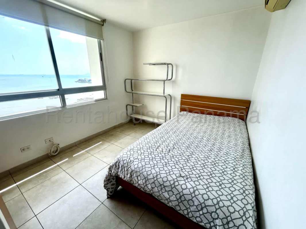 Fully equipped kitchen with granite countertops stylish cabinets PH Terrawind San Francisco Panama