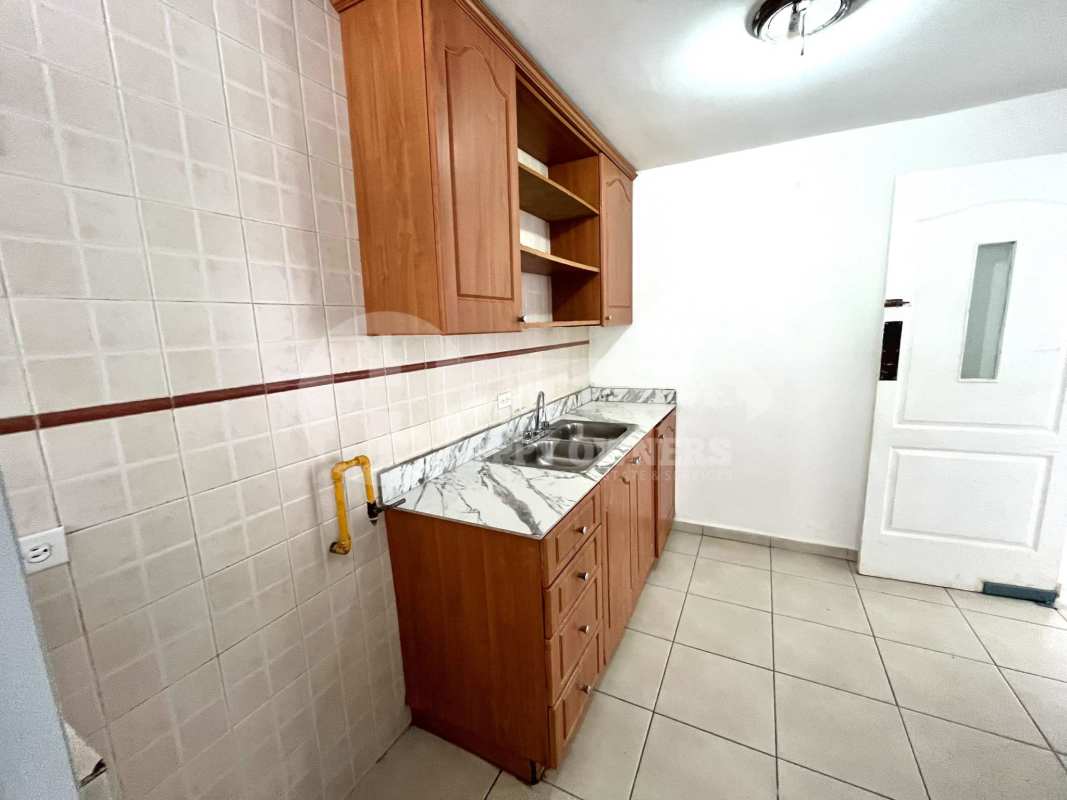 Rooftop swimming pool area overlooking Panama City skyline in PH Mar del Sur