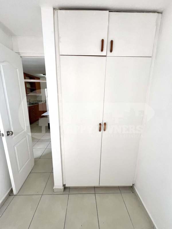 Twin high-rise towers of PH Mar del Sur with balconies in San Francisco, Panama City