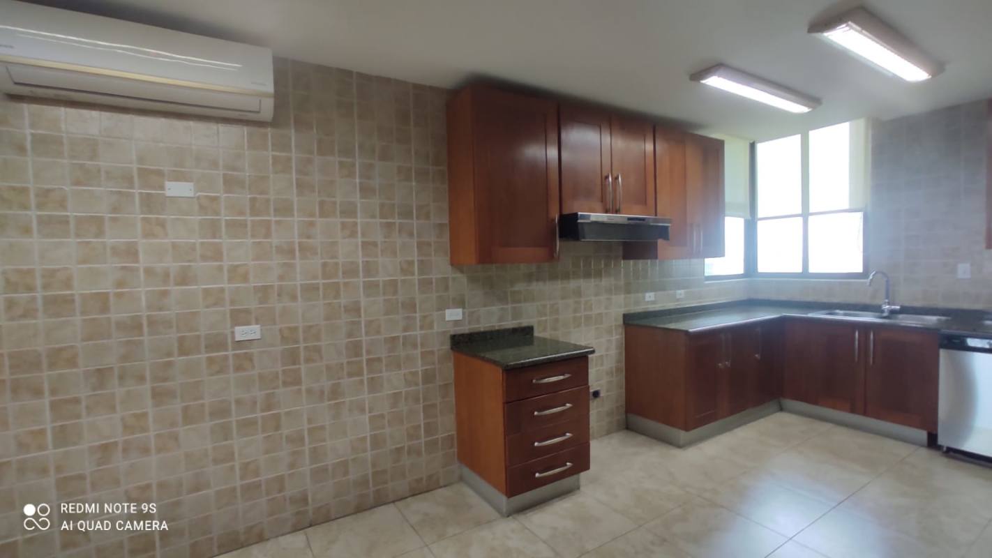 Spacious master bedroom with large windows and AC at PH Ocean Park Punta Pacífica