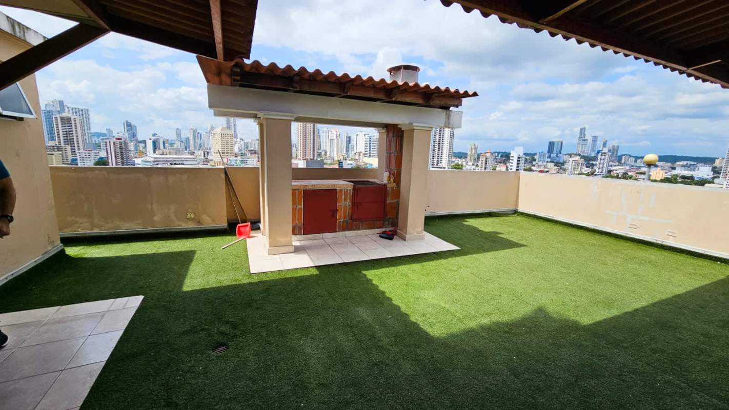 Spacious master bedroom, laminate flooring, built-in closet, AC, ceiling fan in PH Sunset Place San Francisco