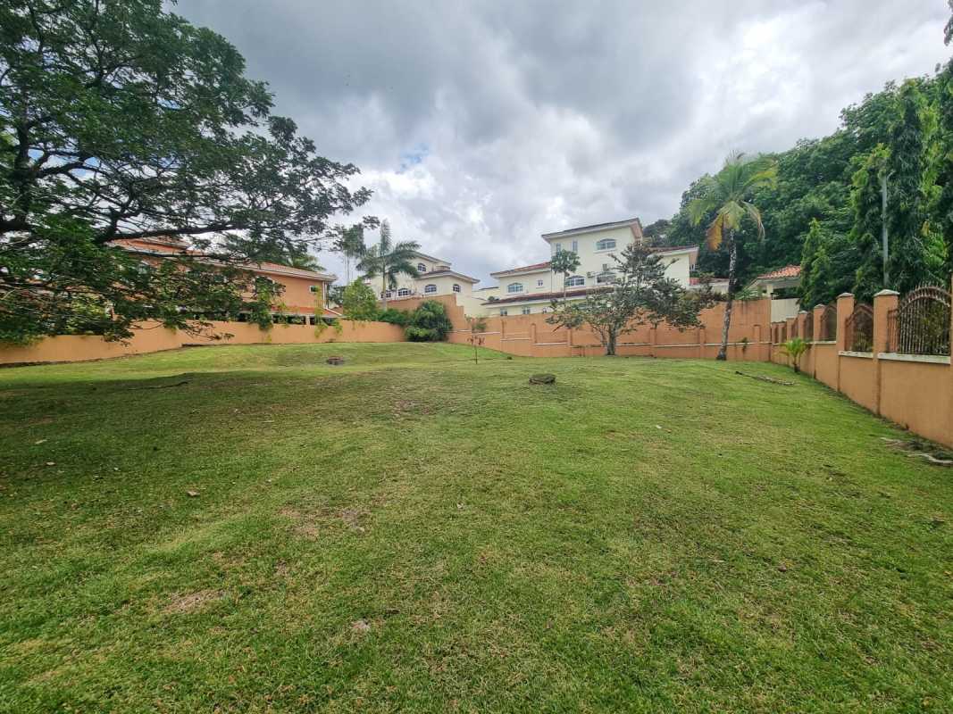 Large open residential lot with lawn, mature trees in Clayton Village Panama City