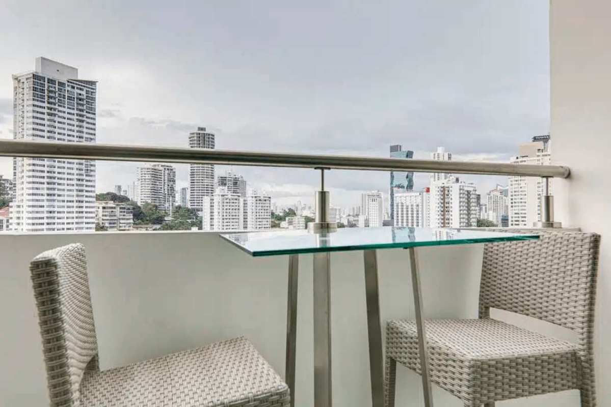 Bedroom with large window and built-in closet in PH Altamira Residences Bella Vista Panama City