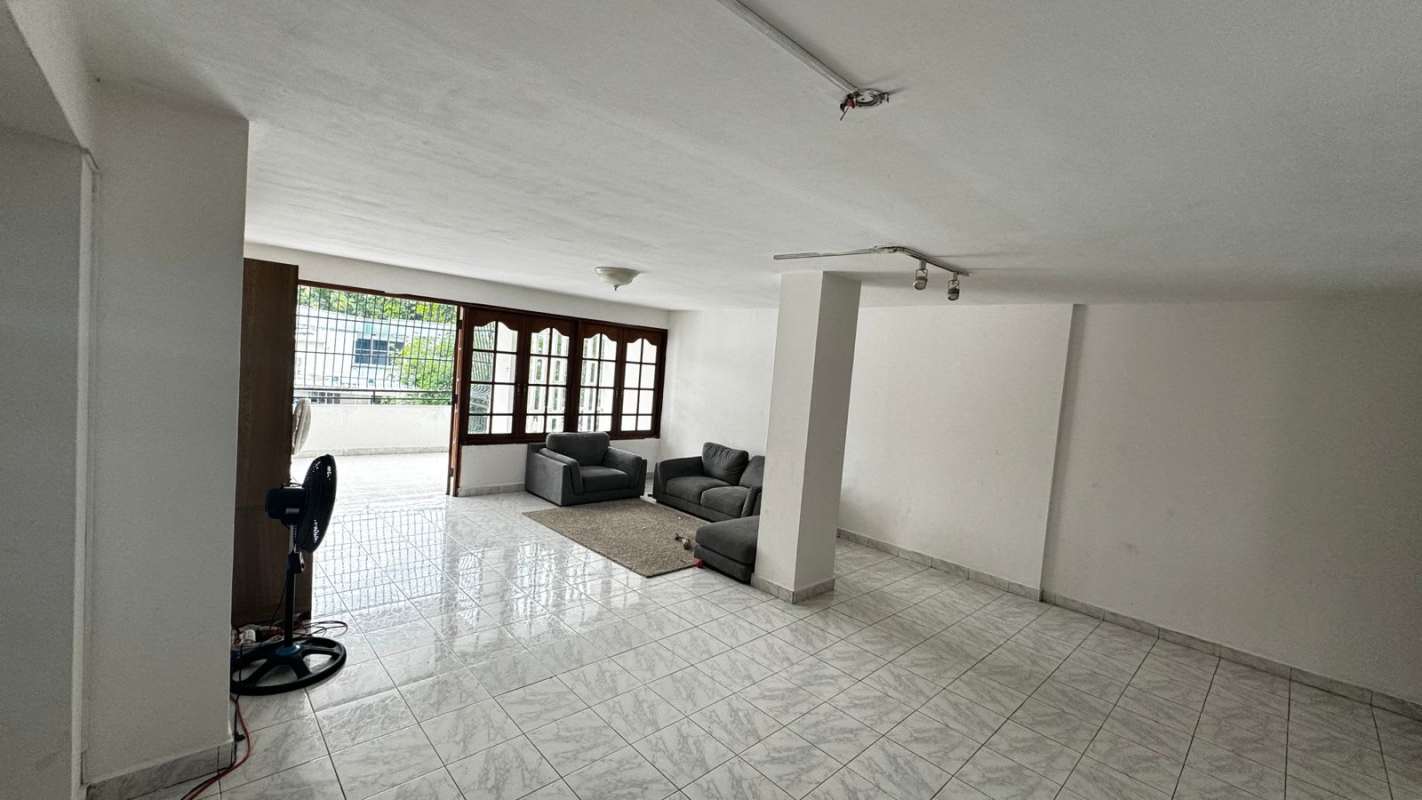 Master bedroom spacious bright AC ceiling fan tile floor PH Luz Vía Porras Panama City