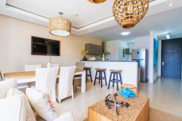 Minimalist hallway with large wall mirror and decorative lights in PH Rio Mar Villages Beachfront Panama