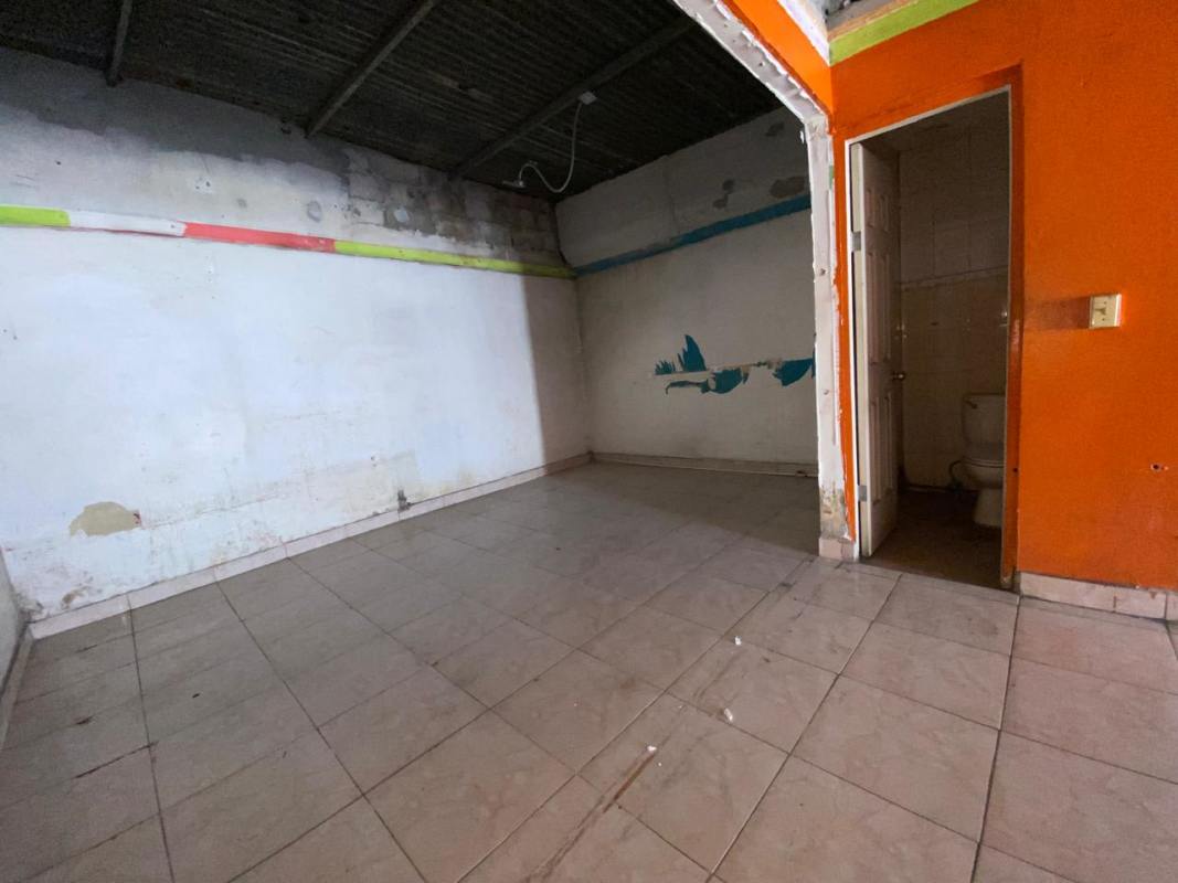 Open plan tiled interior space ideal for retail showroom or warehouse use Pedregal Panama