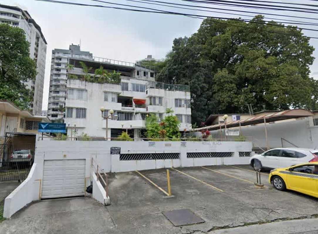Exterior view of PH Royal Plaza with balconies and secured entry in El Carmen Panama City