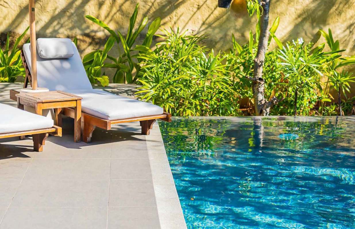 Industrial café with brick walls, large windows, stylish seating PH Armonía Panama