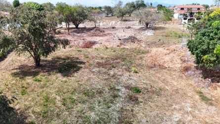 Tree-lined residential lot for sale in Coronado gated golf resort community Panama